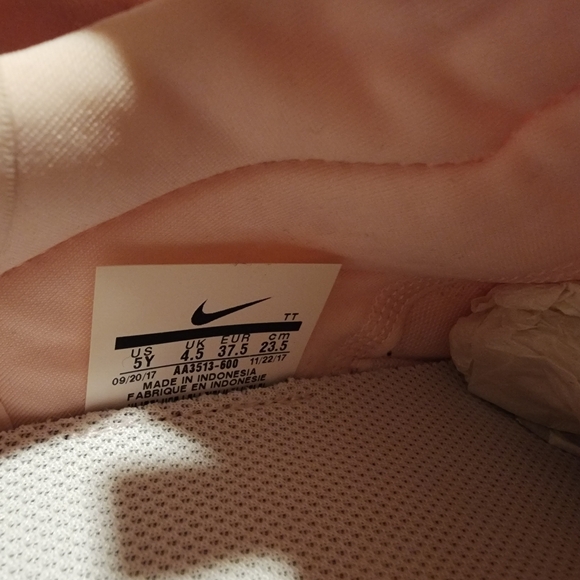 Light Pink Nike Presto Extreme SE (GS) - Picture 5 of 7